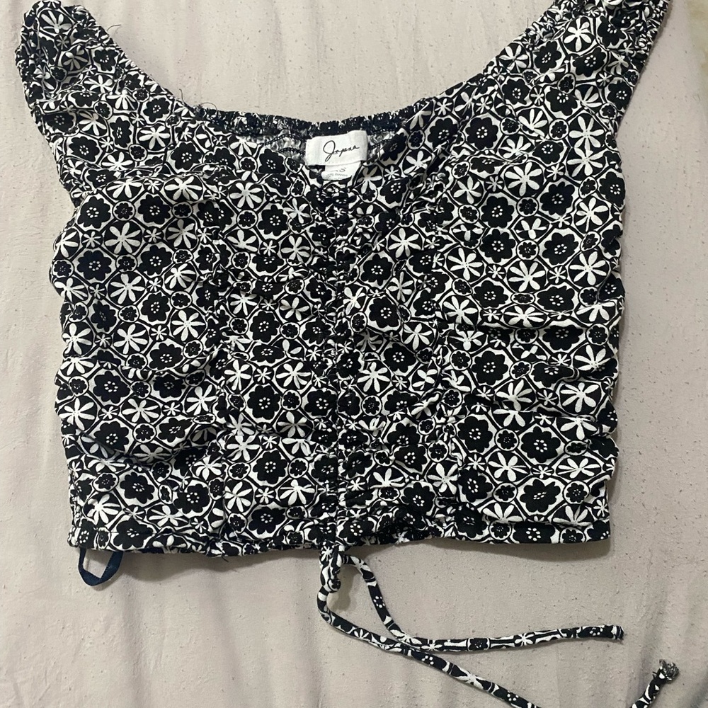 J. Jill Black and White Floral Crop Top